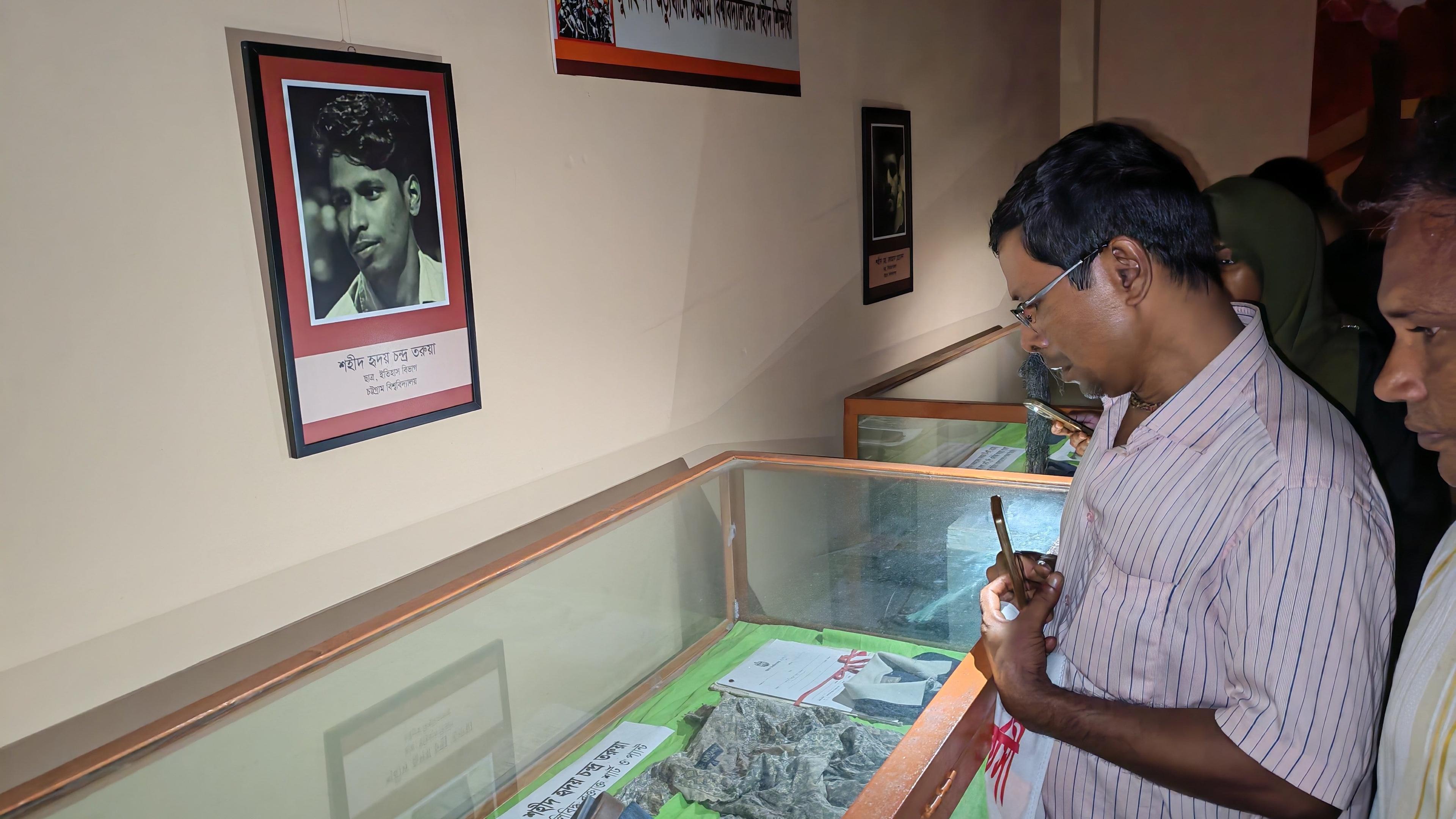 Father breaks down in tears on seeing martyr son's blood-stained clothes  | Special Stories