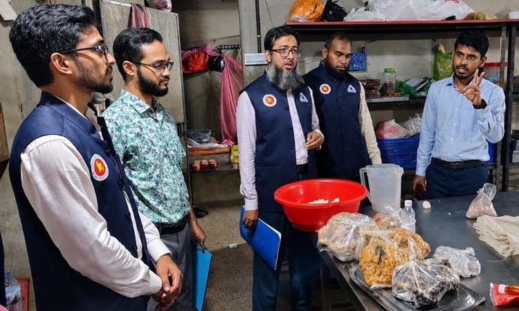 Eatery fined for selling sweets without BSTI approval in Rajshahi | District