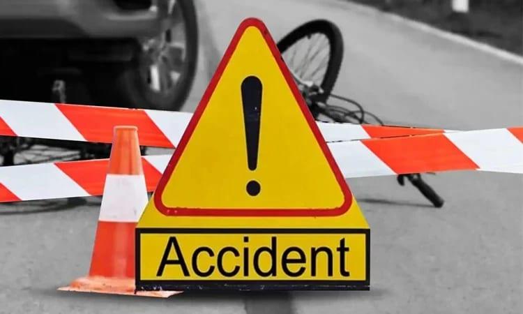 Two killed, 10 injured in bus-truck collision in Sirajganj | District