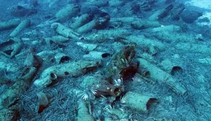 Roman wreck carrying hundreds of amphorae found off Sicily | International