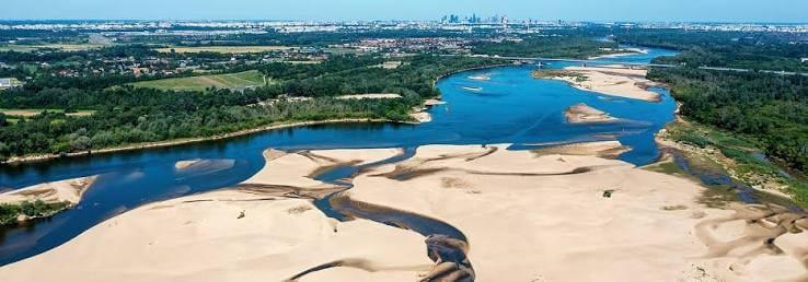 Poland's Vistula river drops to historic low in Warsaw: official | International