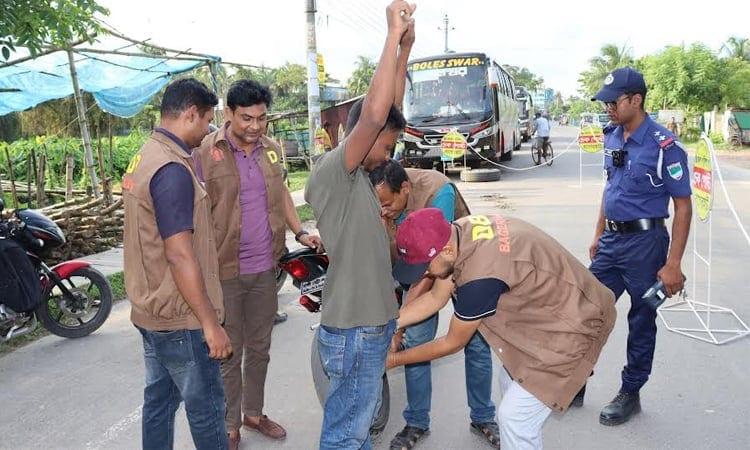 Police set up special checkposts across Bagerhat to curb crime | District