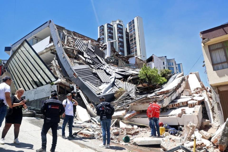 Colombian president declares emergency after quake kills 111 | News Flash