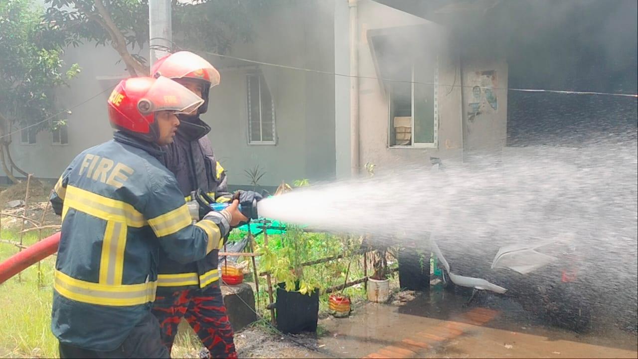 Ambulance gas cylinder explodes at Bagerhat hospital | District