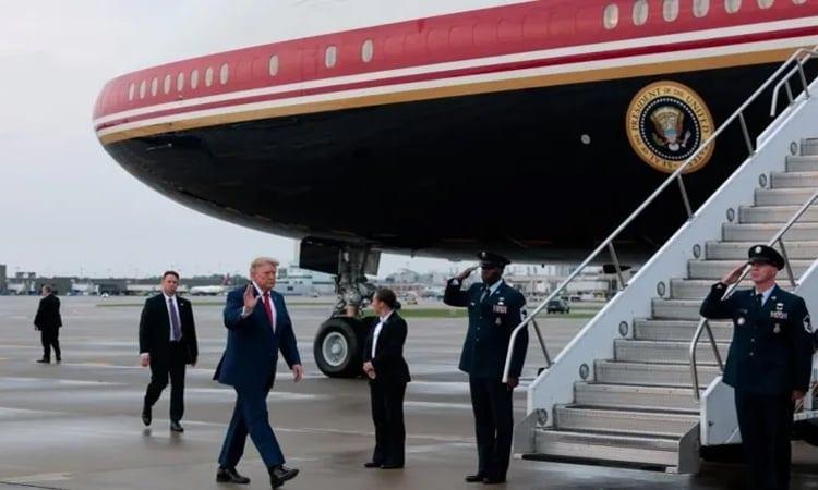Trump's secret plane swap triggers questions and confusion | News