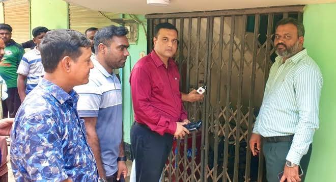 Clinic sealed off  in Godagari over irregularities | District