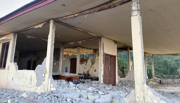 Powerful quake off Indonesia kills 20, sparks mass evacuations | News