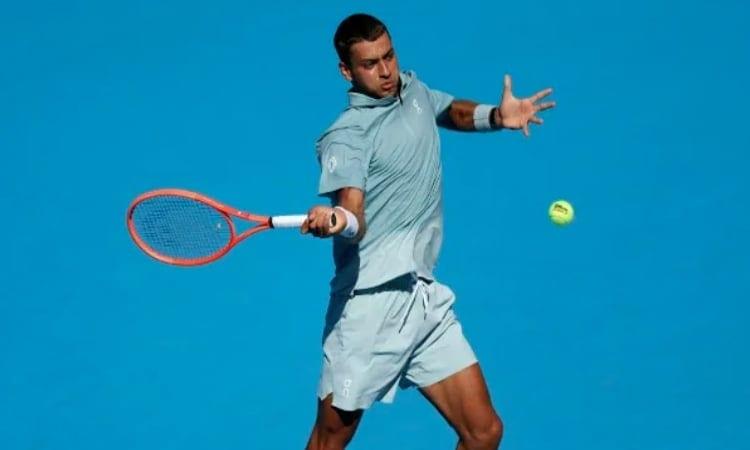 Swiatek into Cincinnati semis after Rybakina injury | Sports