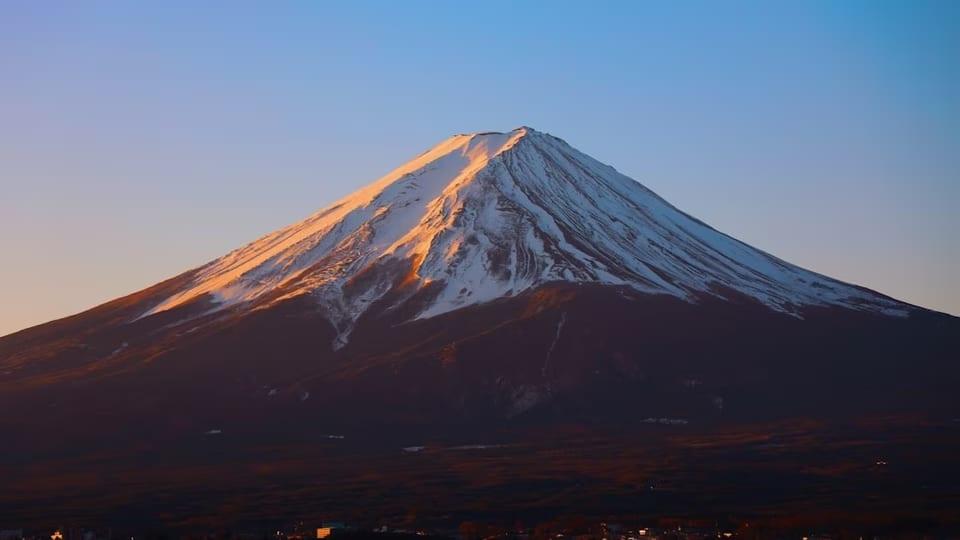 Japan dad ditches 7-year-old for hours to climb Mt Fuji | International