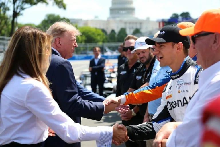 Trump takes starring role at Washington's IndyCar debut | Sports