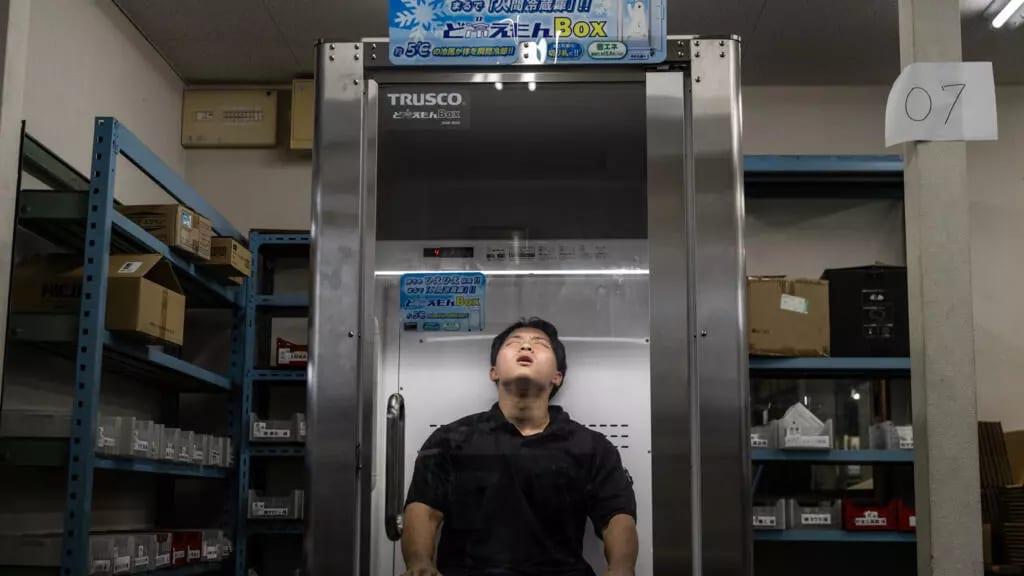 Cool Japan: Human fridge chills workers in extreme heat | International