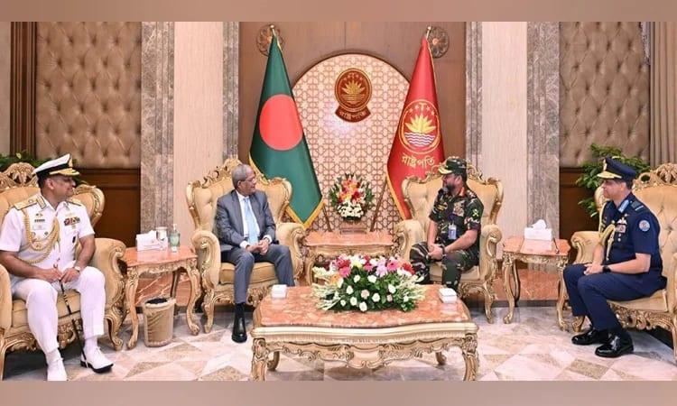 Chiefs of three services call on President | News Flash