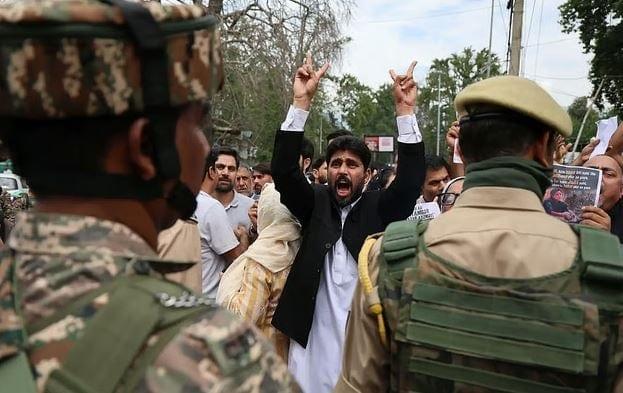 India police clash with protestors over jobs and exam transparency | International