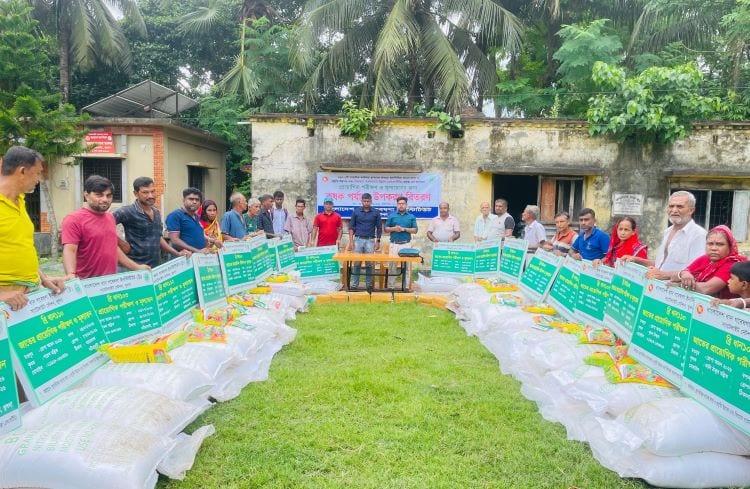 Over 50 farmers receive modern inputs in Khulna's Batiaghata | District