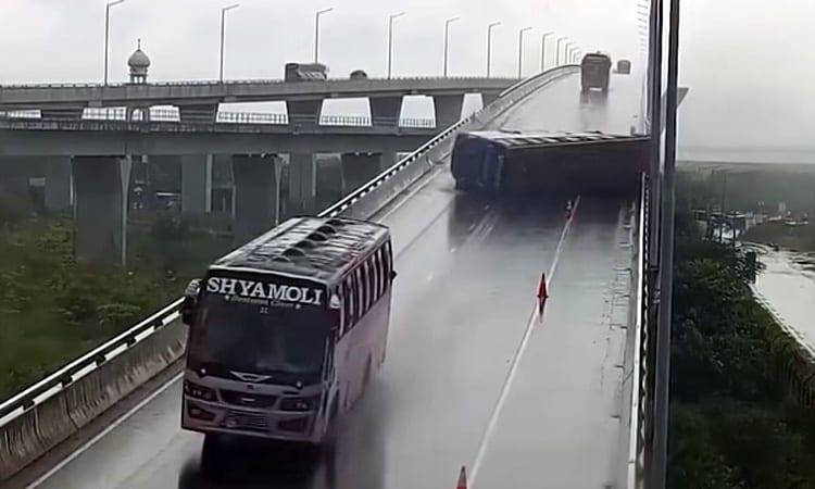 8 injured in Dhaka-Mawa Expressway accident | Others