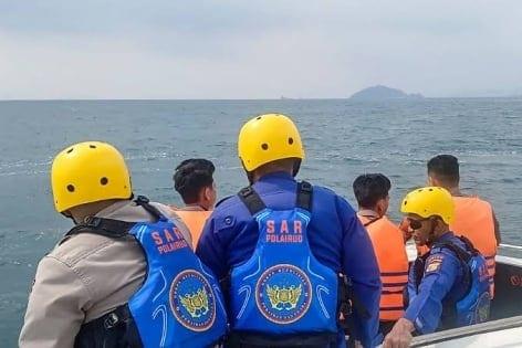 Rescuers comb the seas for missing Indonesian journalists on volcano mission | International