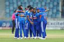 পাকিস্তানি অফিসিয়ালের কাছ থেকে ট্রফি গ্রহণ করতে অস্বীকার ভারতীয় মহিলা ক্রিকেটাররা
