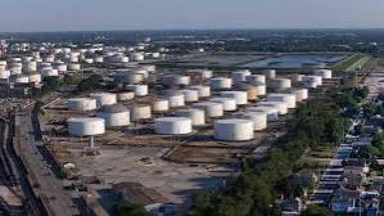 Oil gains on Mideast supply fears, AI warnings rattle tech firms | Business