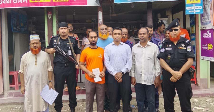 গুড়ার চৌধুরী ফার্মেসিতে ভুয়া ডাক্তারের চেম্বার বন্ধ, জরিমানা আরোপ