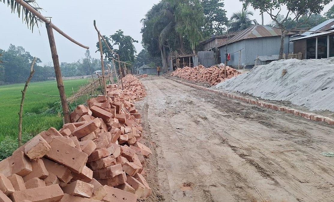 প্রধানমন্ত্রীর জন্য রাস্তা বানাতে ‘ইটভাড়া’ নিয়েছিল এলজিইডি