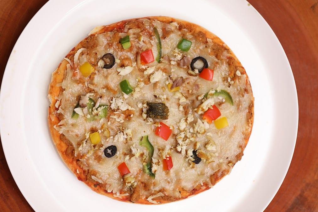 ইলিশের পিৎজা বানাতে চান? রেসিপি দেখুন