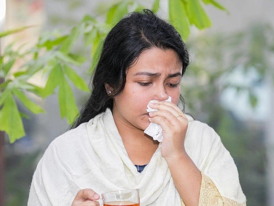 গরমেও কেন ঠান্ডা লেগে যায়? এ সময় সর্দি, নাক বন্ধ, গলাব্যথা বা কাশি হলে কী করবেন
