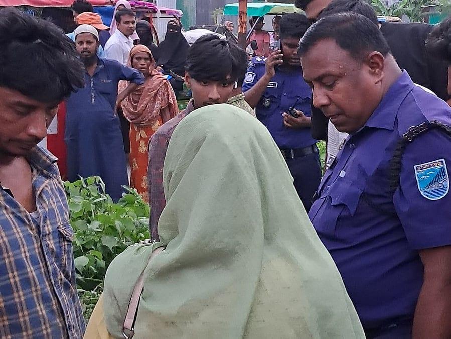 ট্রেনে কাটা পড়তে যাচ্ছিলেন নারী, শেষ মুহূর্তে ছুটে এসে বাঁচালেন বৃদ্ধ