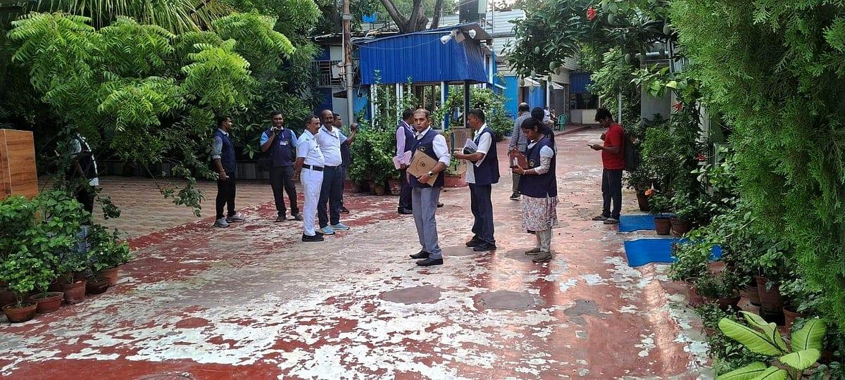 মমতার বাসভবনে সিআইডির তল্লাশি