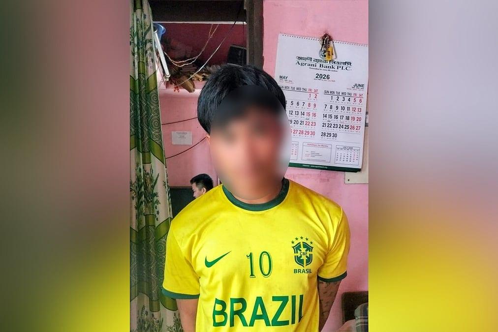 ব্রাজিলের জার্সি পরে দানবাক্স চুরির সময় তরুণ আটক, পরে মুচলেকায় ছাড়া