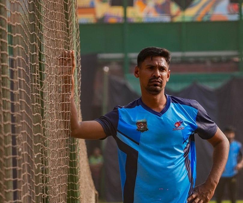 ৪ উইকেট নিয়ে আবাহনীকে জেতালেন মোস্তাফিজ