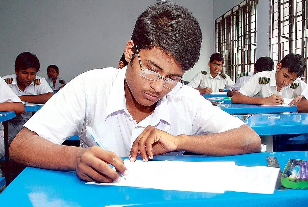 এইচএসসি পরীক্ষা ২০২৬। ইংরেজি ২য় পত্র: Modifiers সঠিকভাবে লেখে ৫ নম্বর পাও