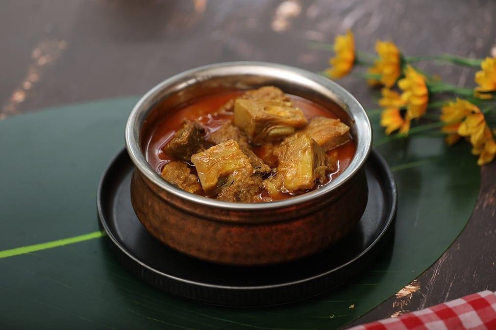 গাছে কাঁঠাল আর ঘরে গরুর মাংস, রাঁধতে পারেন সুস্বাদু এই পদ