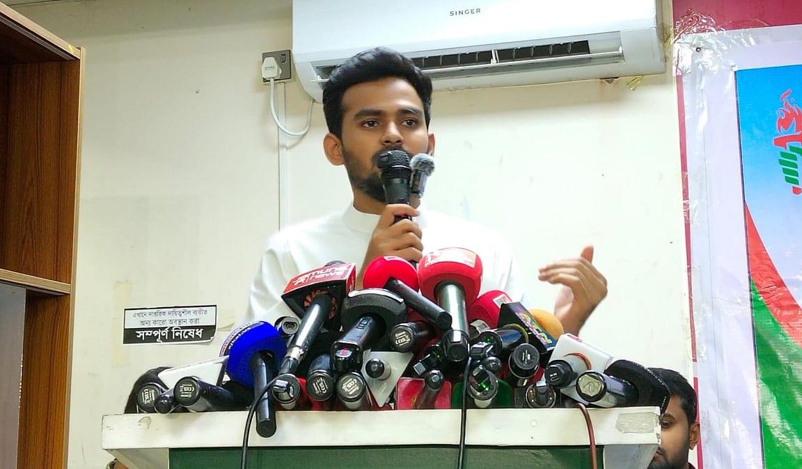 বাজেটে রাজস্ব আদায় বাড়ানোর লক্ষ্যমাত্রা অবাস্তব: আসিফ মাহমুদ