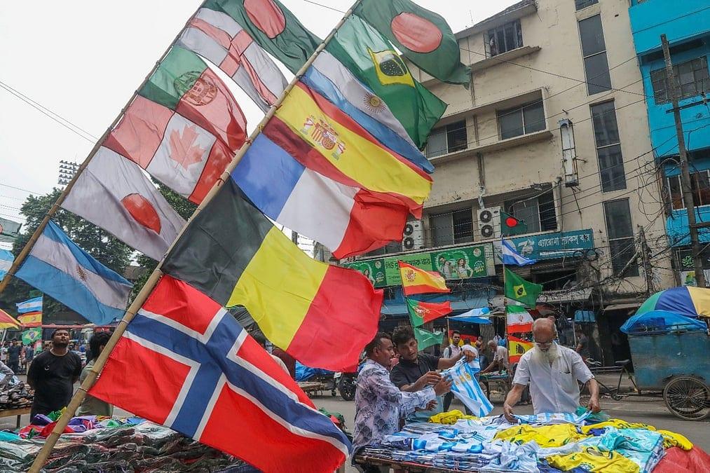 জার্সি কেনাবেচা: অনলাইনে নীল-সাদার ঢেউ, তরঙ্গ তুলছে হলুদও