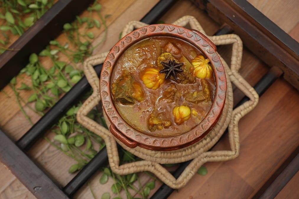 গোটা রসুনের গরুর মাংসের রেসিপি
