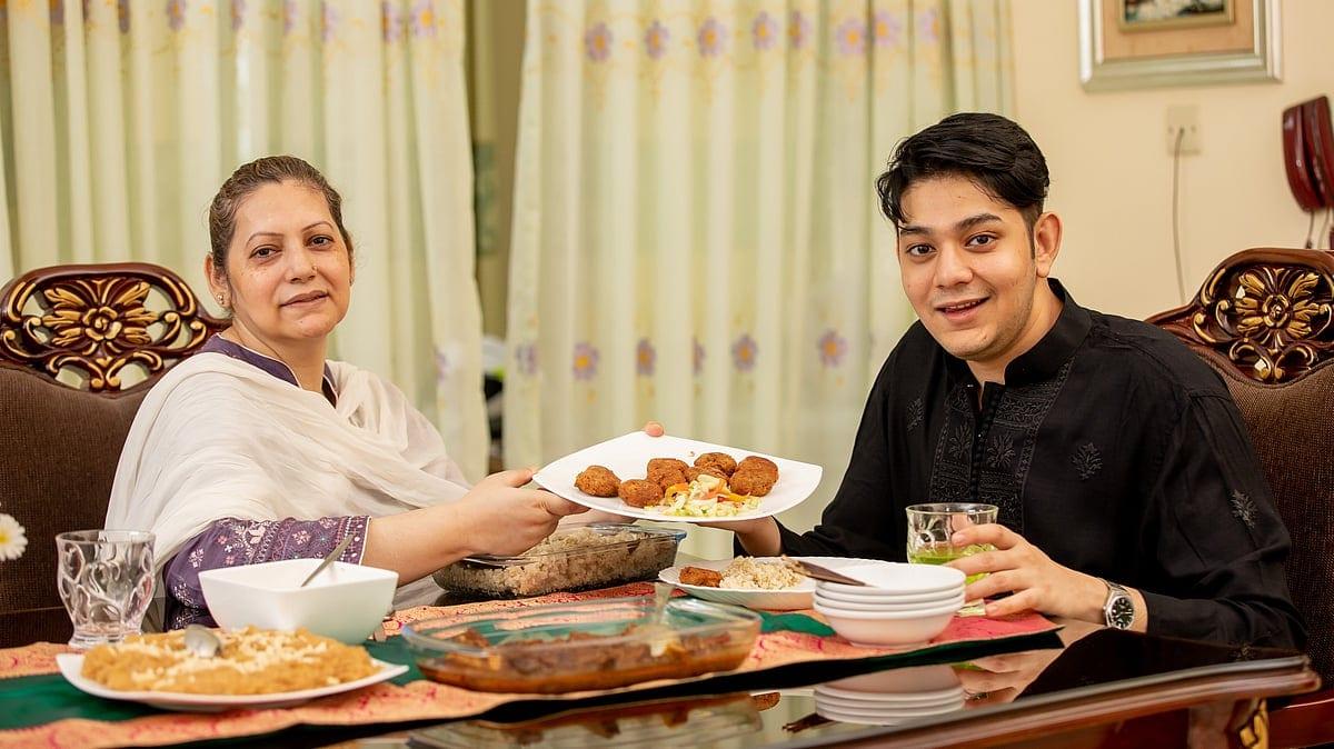রাফসান দ্য ছোট ভাইয়ের মা কাজী নুরুন্নেছার রেসিপিতে রান্না করতে চান?
