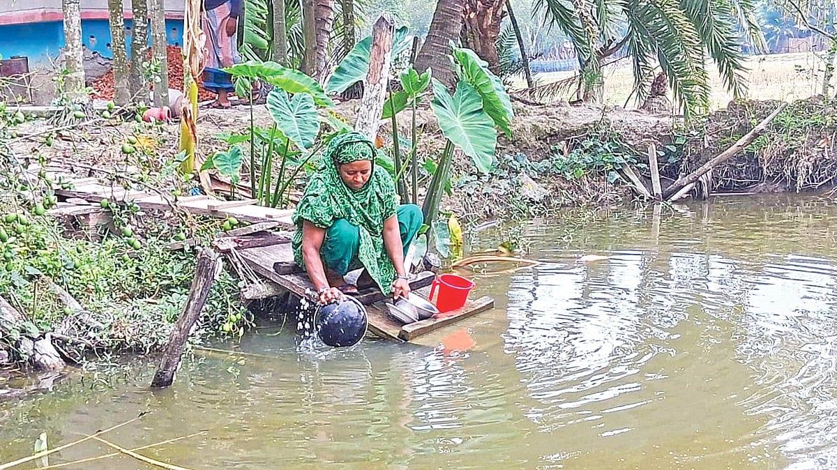 দক্ষিণাঞ্চলে নদীর পর গভীর নলকূপের পানিতেও লবণাক্ততা
