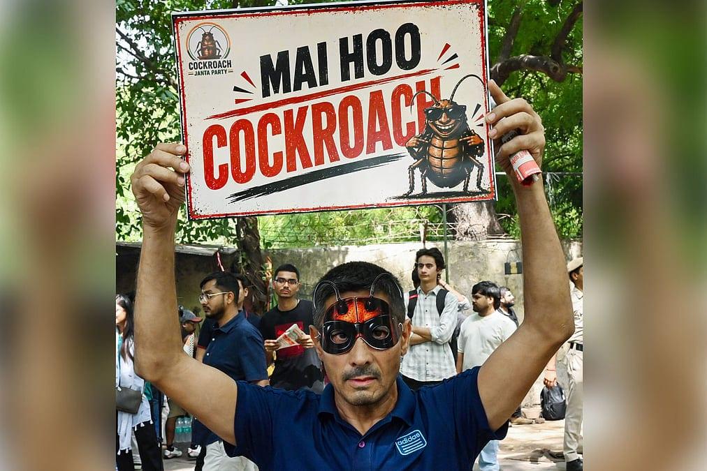 শিক্ষামন্ত্রী পদত্যাগ না করলে ‘তেলাপোকারা’ ভারতজুড়ে আন্দোলন শুরু করবে