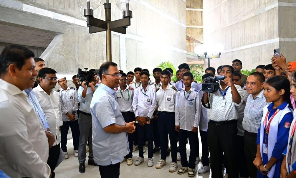PM meets teachers, students visiting parliament session | News Flash
