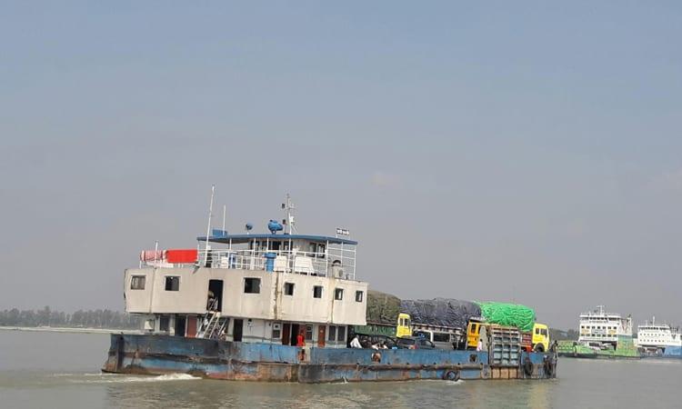 Paturia-Daulatdia ferry services resume after brief suspension due to nor'wester | Others
