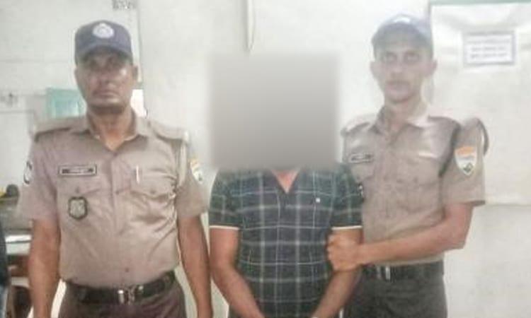 Man held with gold bars worth TK 1.10 crore at Khulna Railway Station | District