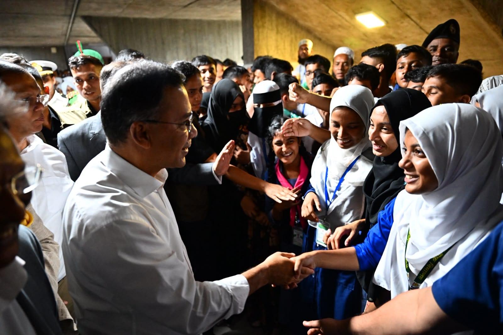 PM urges students to become responsible citizens | News