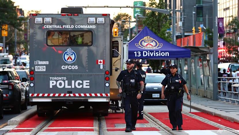 2 dead, 3 hurt in Toronto shooting, attacker at large | International