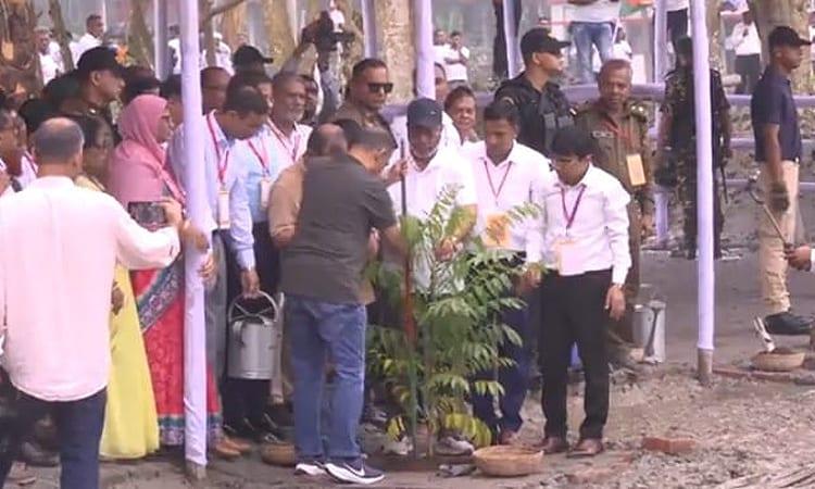 PM opens tree plantation campaign in Gournadi, Barsishal | News Flash