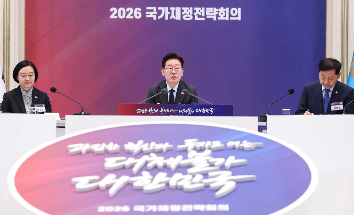South Korea's AI tax windfall a 'golden window' for investment: Lee | Business