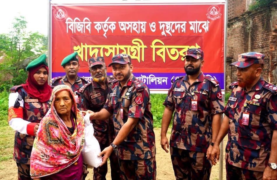 BGB distributes food items among 100 poor families in Kushtia border areas | District