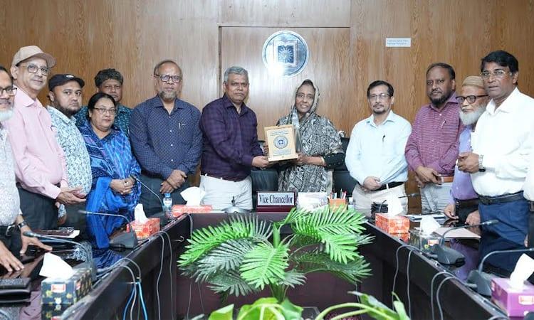 Land Minister’s family donates funds for scholarships at RU | News