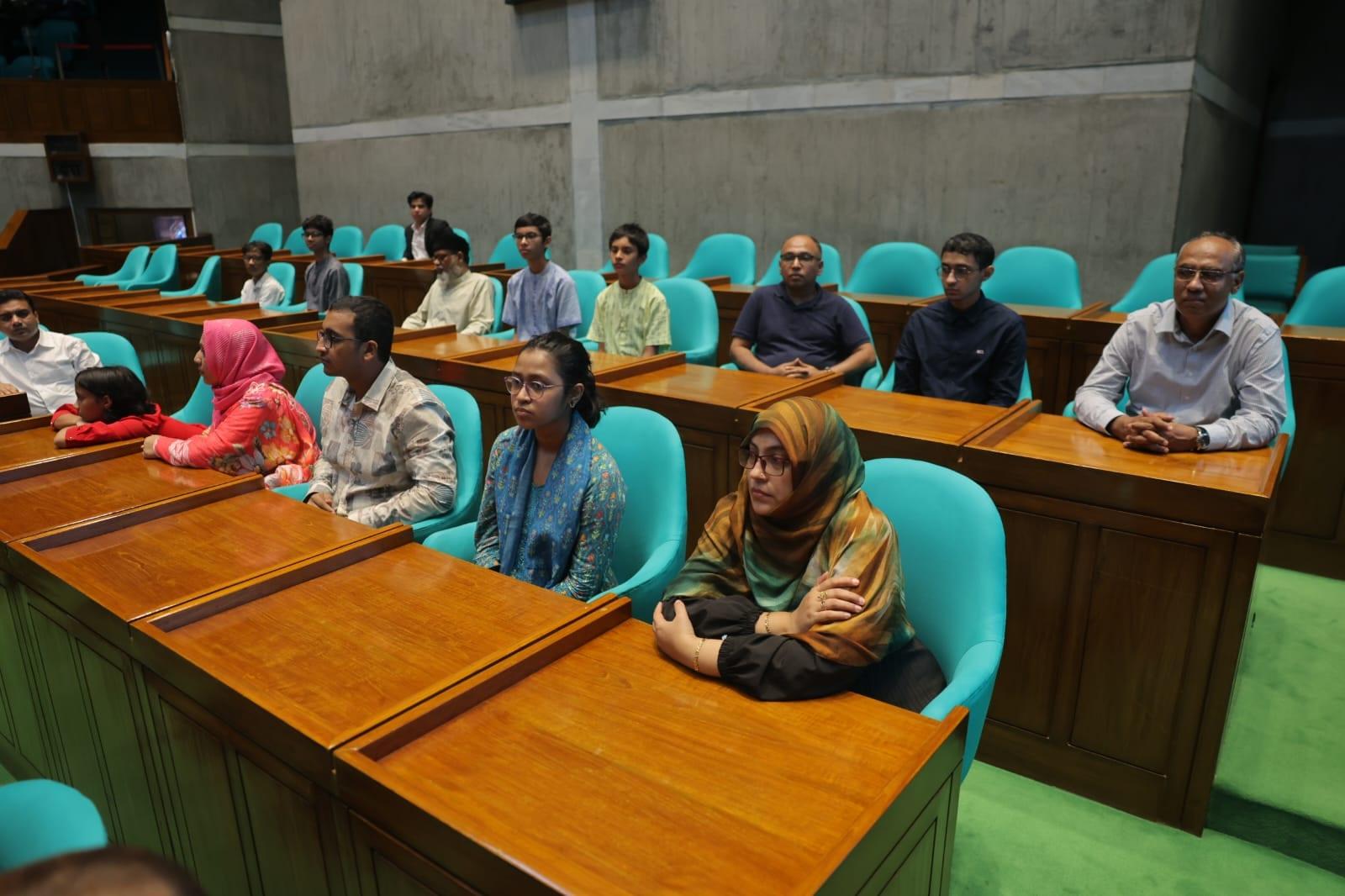 PM fulfills AI Olympiad-winning students' wish to watch JS proceedings | News