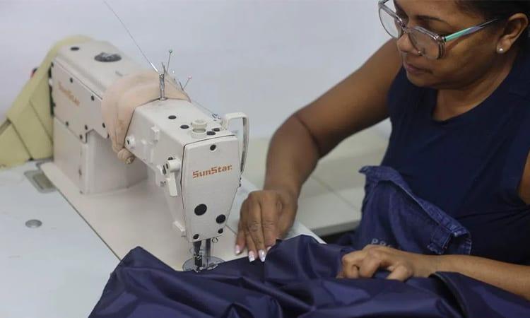 Venezuelan fashion house stitches body bags for quake victims | International