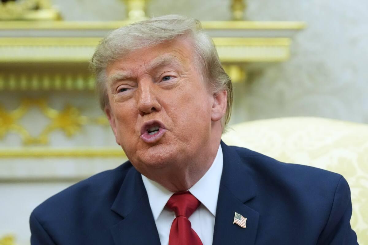 Trump tells immigration agents to keep traffic stops despite killings | International
